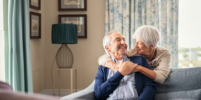 retired-couple-smiling