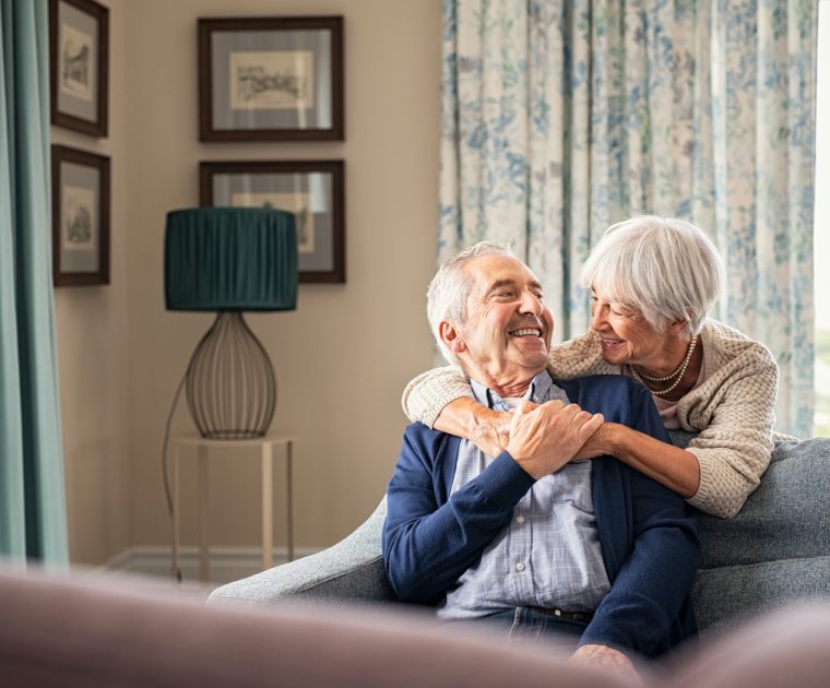 retired-couple-smiling